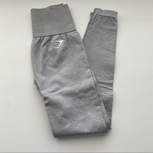 Gymshark Vital Seamless 2.0 leggings
Color Gray (I don’t know the name of color)